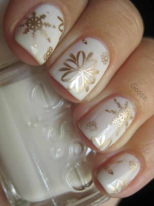 золотой дизайн ногтей снежинки
