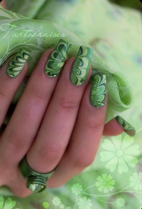 водный дизайн ногтей зелёный 