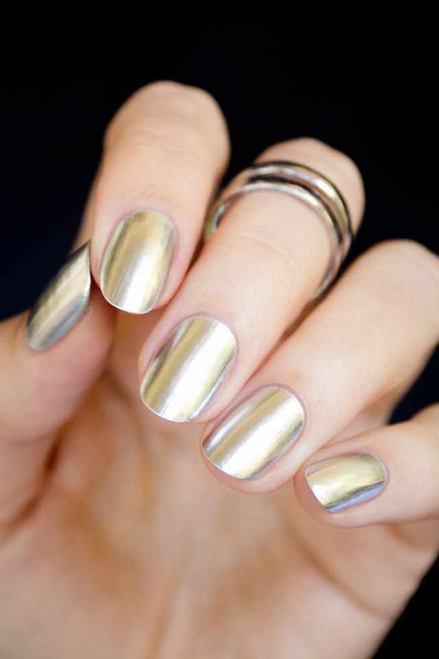 золотой дизайн ногтей короткие