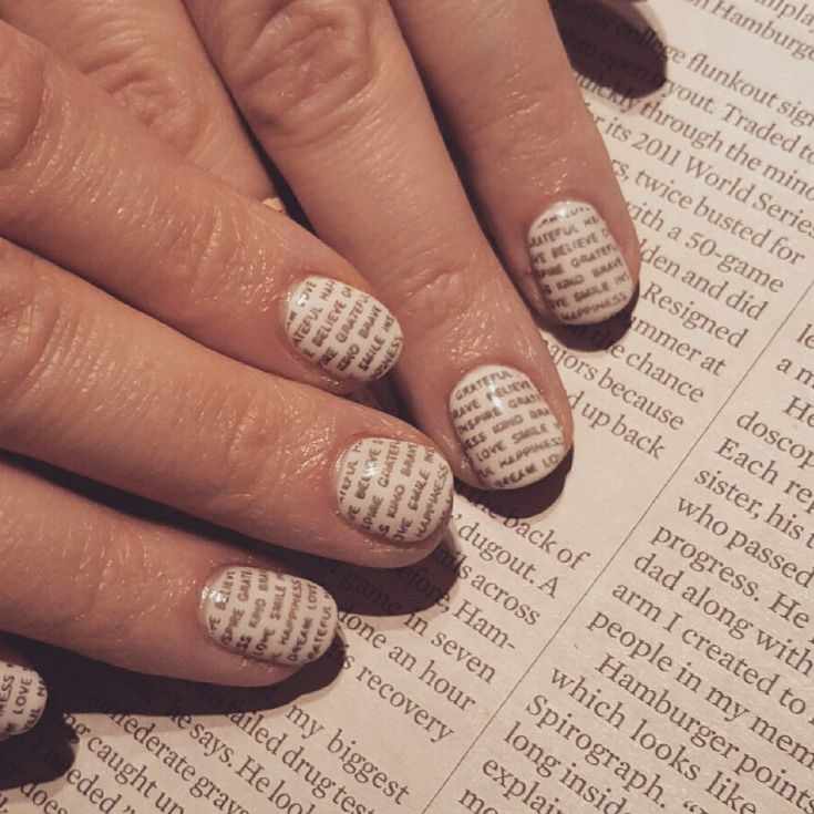  газетный дизайн ногтей