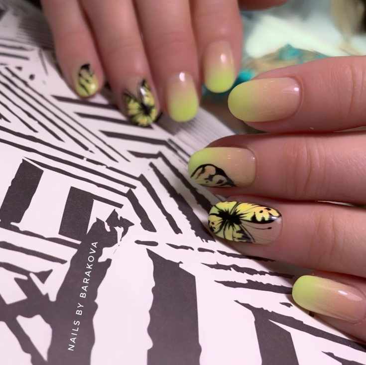 Жёлтый маникюр с бабочками