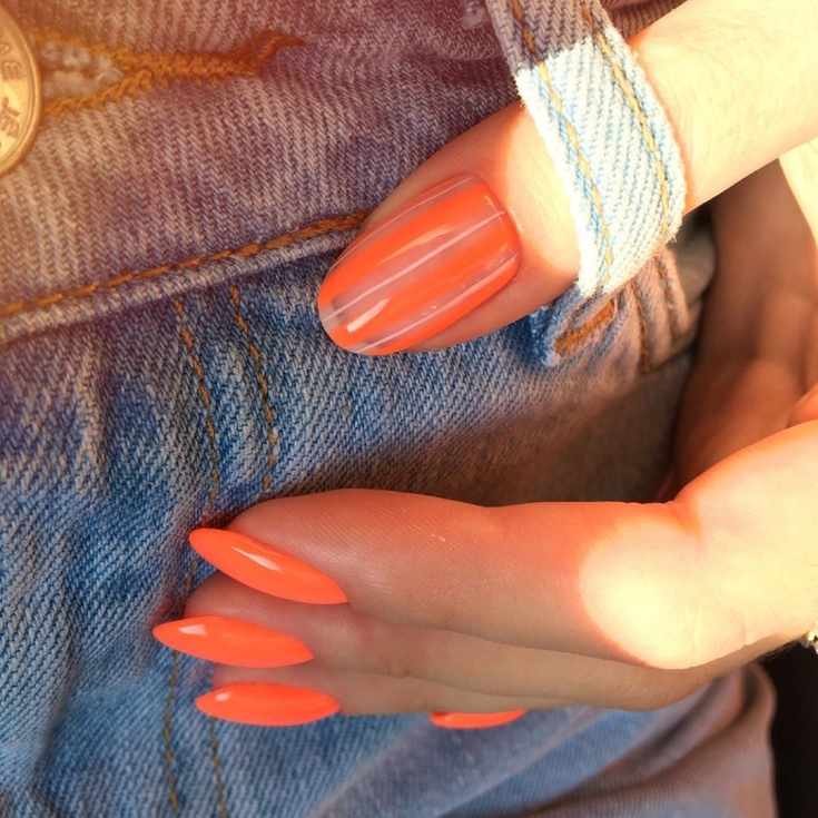 Неоновый оранжевый маникюр