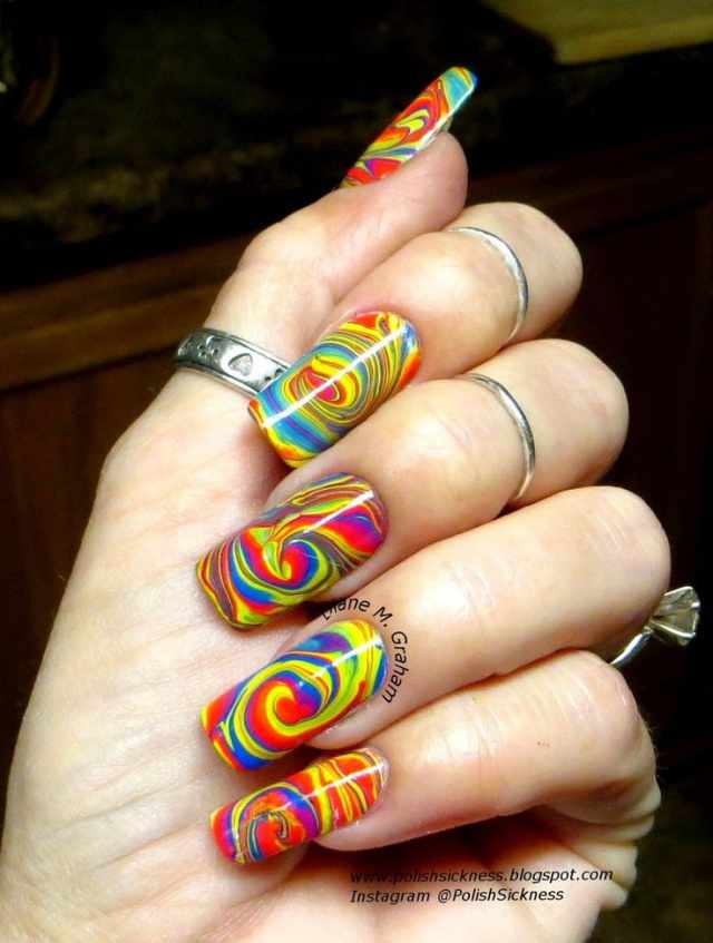 водный дизайн ногтей радуга