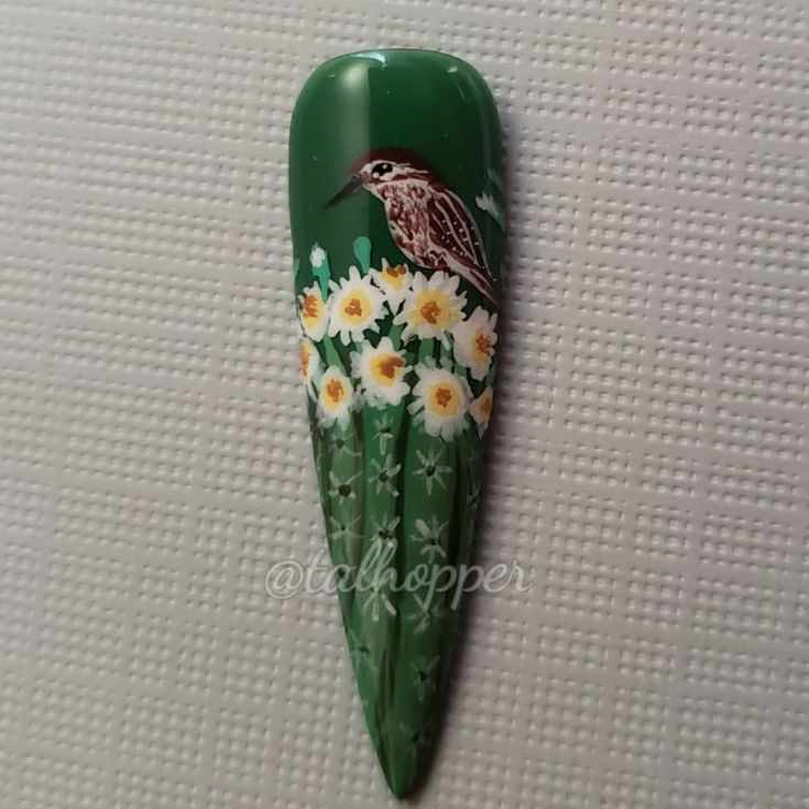 Весенний маникюр с птицами на ногтях