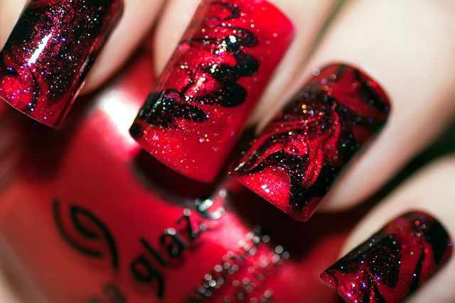 red black manicure красно чёрный дизайн ногтей шиммер