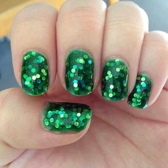 изумрудный маникюр design nails emerald panton 17-5641