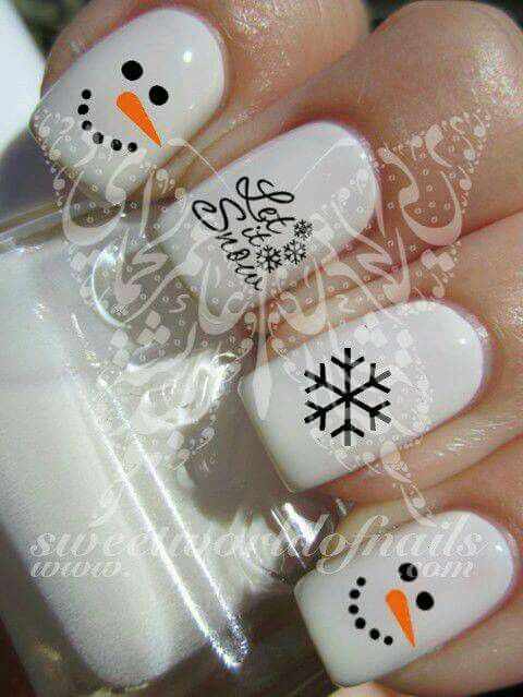 зимний дизайн ногтей с рисунком снеговика