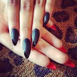 red black manicure красно чёрный дизайн ногтей цвет с двух сторон 