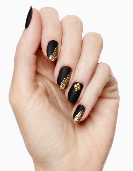 маникюр черного золотого цвета красивый дизайн ногтей