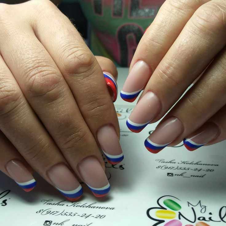 флаг россии на ногтях