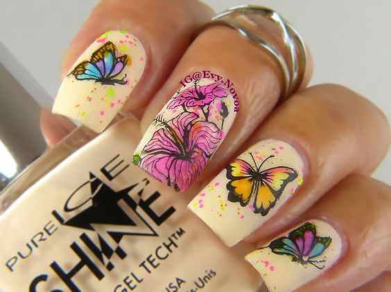 бабочки на ногтях