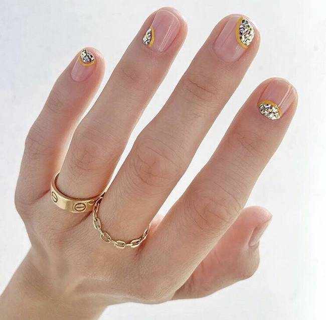 Модный дизайн ногтей с золотом