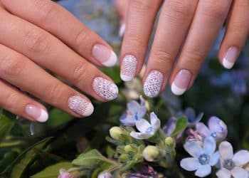 JamAdvice_com_ua_Wedding-manicure-with-lace-15