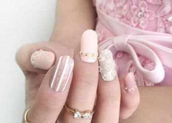 JamAdvice_com_ua_Wedding-manicure-with-rhinestones-9