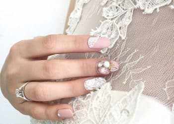 JamAdvice_com_ua_Wedding-manicure-with-lace-7