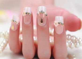 JamAdvice_com_ua_Wedding-manicure-with-rhinestones-21