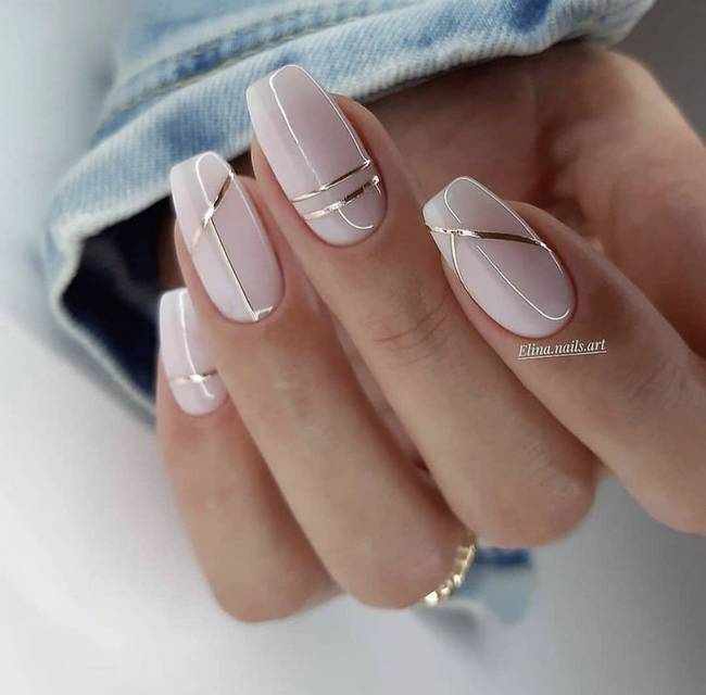 Модный дизайн ногтей с серебром