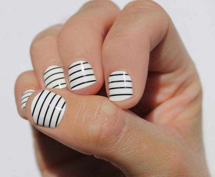 Черно-белый маникюр на короткие ногти