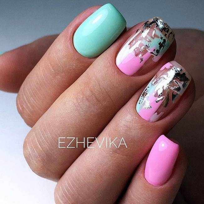 Розовый дизайн ногтей с фольгой