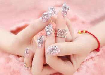 JamAdvice_com_ua_Wedding-manicure-with-rhinestones-19