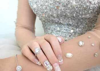 JamAdvice_com_ua_Wedding-manicure-with-rhinestones-8
