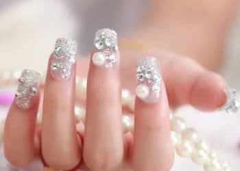 JamAdvice_com_ua_Wedding-manicure-with-rhinestones-12