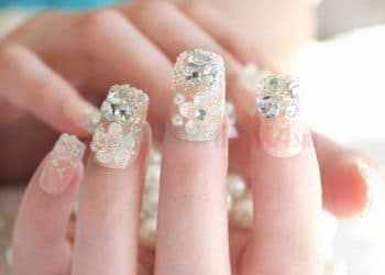 JamAdvice_com_ua_Wedding-manicure-with-rhinestones-14