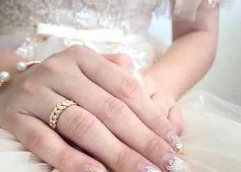 JamAdvice_com_ua_Wedding-manicure-with-lace-6