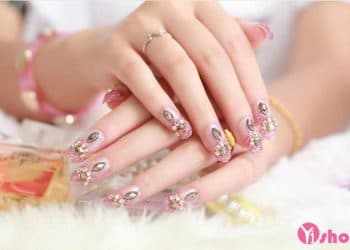 JamAdvice_com_ua_Wedding-manicure-with-rhinestones-3