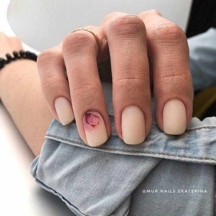 Матовые короткие ногти