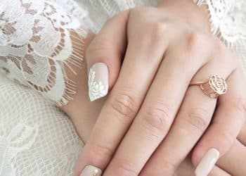 JamAdvice_com_ua_Wedding-manicure-with-lace-4